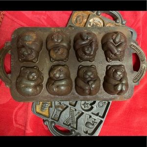 John Wright Cast Iron Bear Muffin Mold